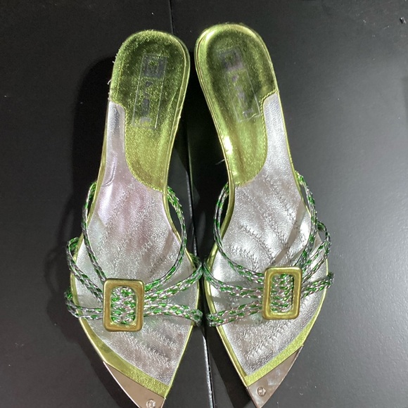 Bright Sparkling Green Sandals - Picture 1 of 6